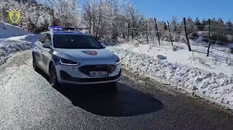Reshjet intensive të dëborës, policia rrit prezencën në akset rrugore dhe qendrat urbane