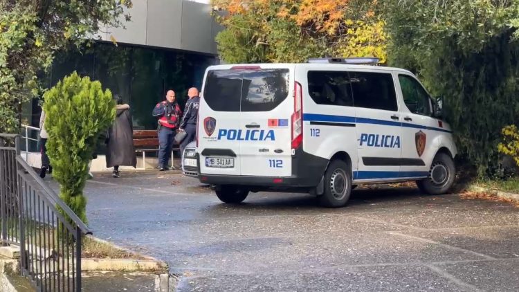 Drogë në konvikt për t’ua shitur nxënësve të tjerë, arrestohet 17-vjeçarja  