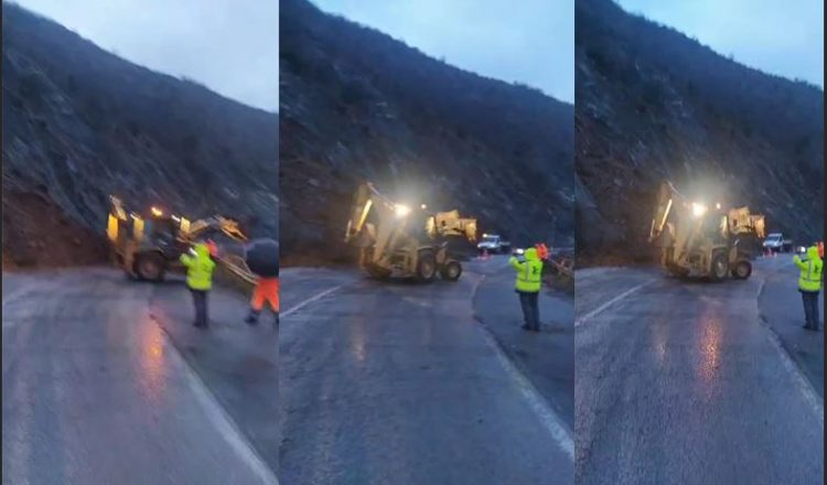 Moti i keq, rënie masive dherash dhe gurësh në rrugën Librazhd -Elbasan