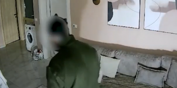 I maskuar më kapuç e doreza, 47-vjeçari vjedh 3 banesa brenda ditës në Golem