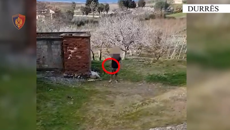 Maminas/ Dhunoi babanë dhe kërcënoi se do ta vriste me sëpatë! RENEA ndërhyn për të arrestuar 35-vjeçarin