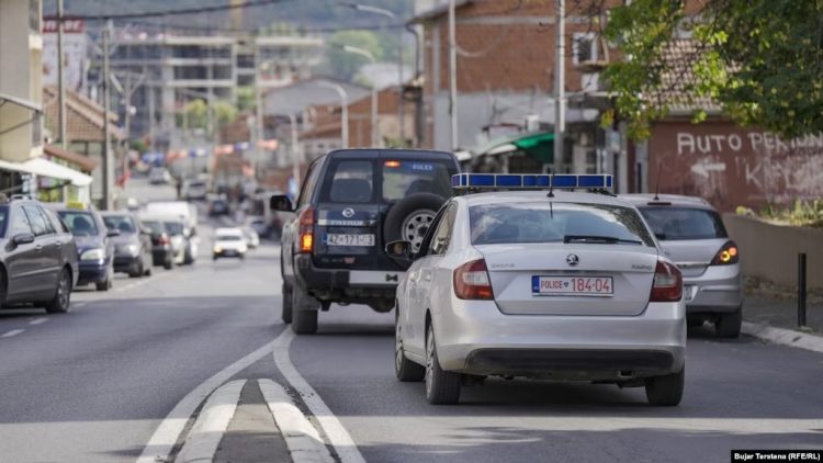 Plagoset një polic në veri të Kosovës, një i dyshuar për drogë sulmoi efektivët me makinë