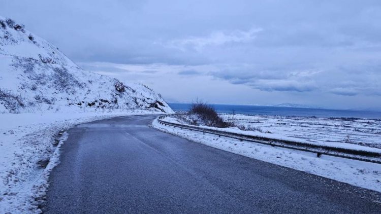 Mot i kthjellët, por me temperatura të ulëta! Ngrica në akset rrugore