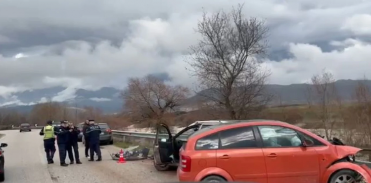 Aksident në Gjirokastër, përplasen tre makina