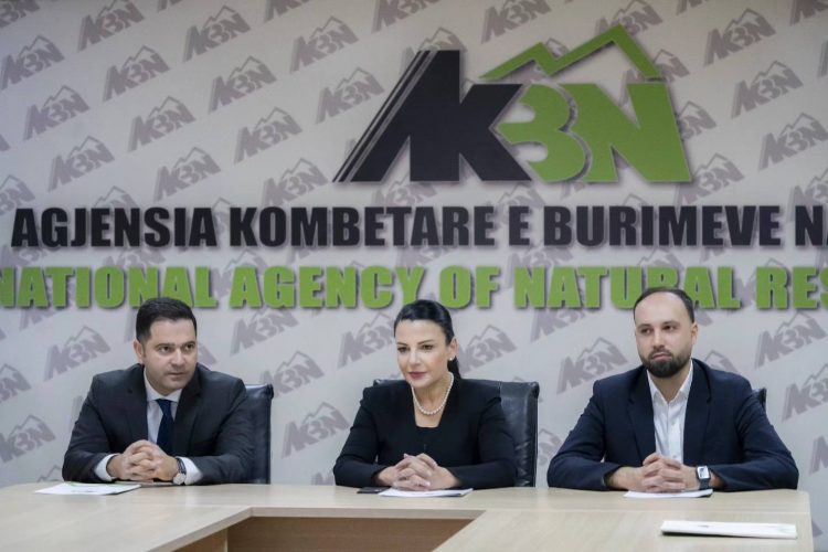 Balluku prezanton Petrit Malajn drejtorin e ri të AKBN-së