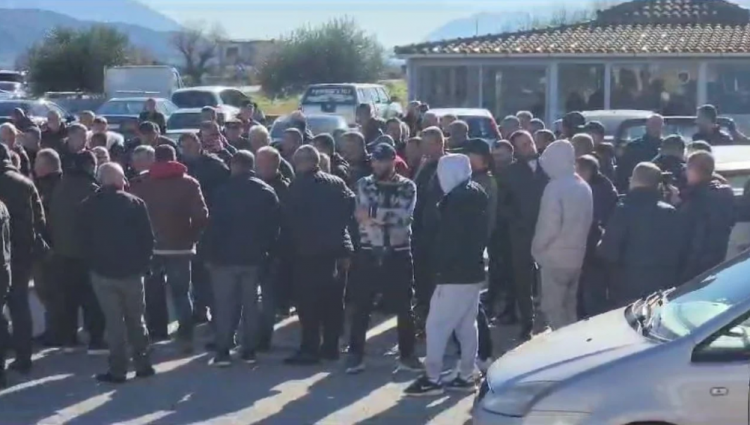 Blegtorët protestë, bllokohet aksi Kardhiq-Delvinë, ja kërkesat e tyre