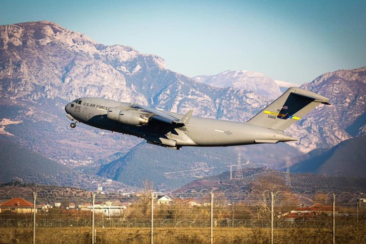 Dy helikopterët Black Hawk në vendin tonë/ Rama: Investim i rëndësishëm në bashkëpunim me SHBA