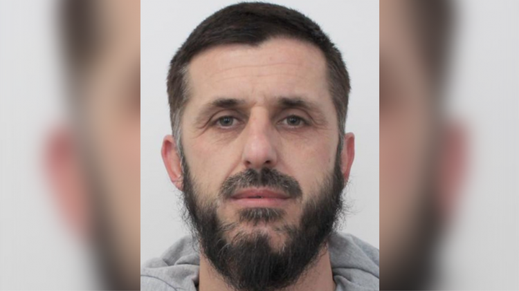 Arrestimi i mjekut për shfrytëzim të të miturës, policia zbulon video pornografike në telefonin e tij