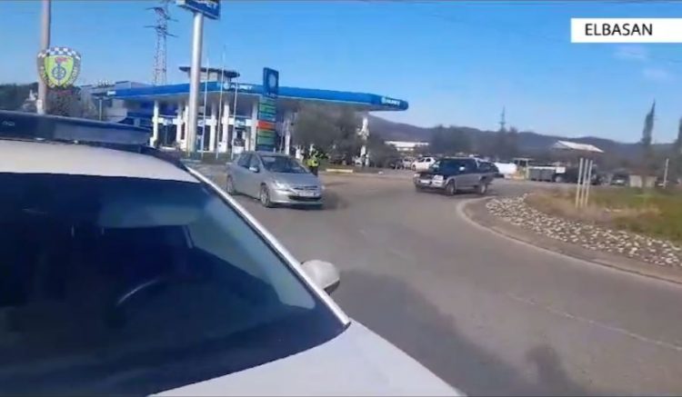 Trafik i rënduar në aksin Elbasan- Prrenjas, fluks edhe drejt Tiranës