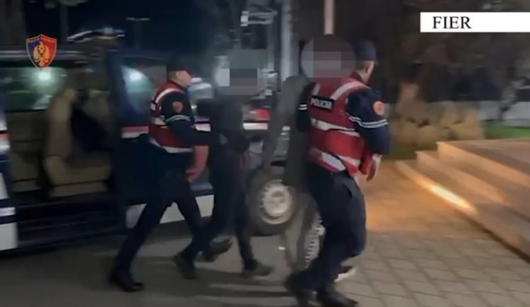 Emrat/U kapën me doza kanabisi dhe kokaine gati për shitje, 4 të arrestuar në Fier 