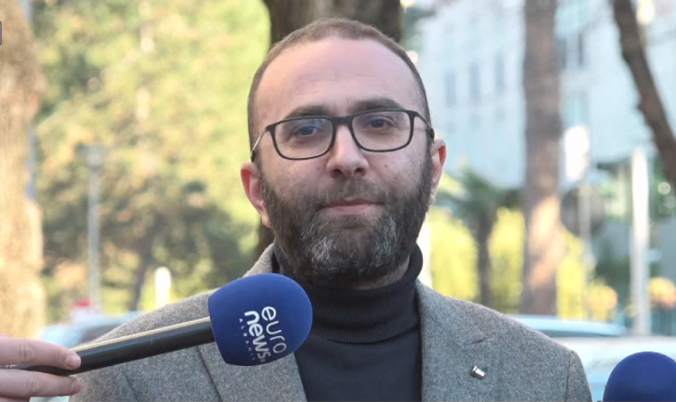 “Më mirë ndez tymuese sesa rri në shtëpi”- Bardhi për Bashën: Pushteti i Ramës nuk rrezikohet nga divani 