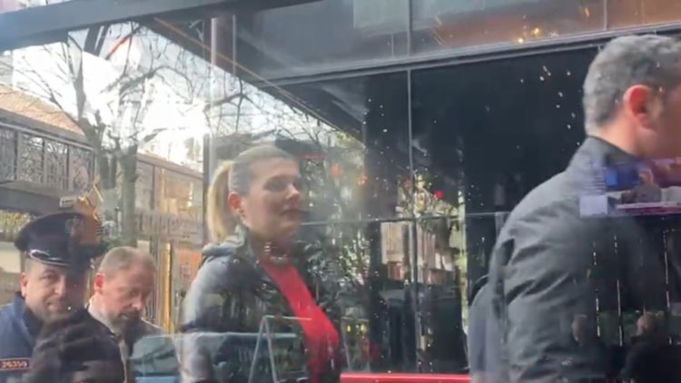Sali Berisha në “arrest shtëpie”, oficerët e policisë kontroll në banesë për zbatimin e masës së sigurisë