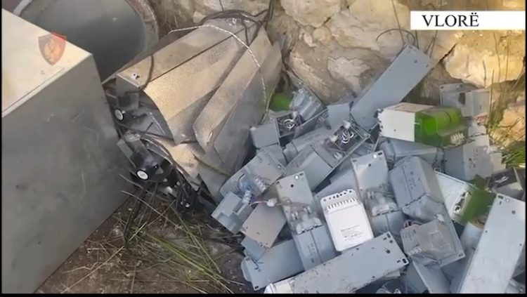 Vlorë/ Zbulohet “shtëpia e barit”, arrestohet 37-vjeçari. Shpallet në kërkim pronari i banesës