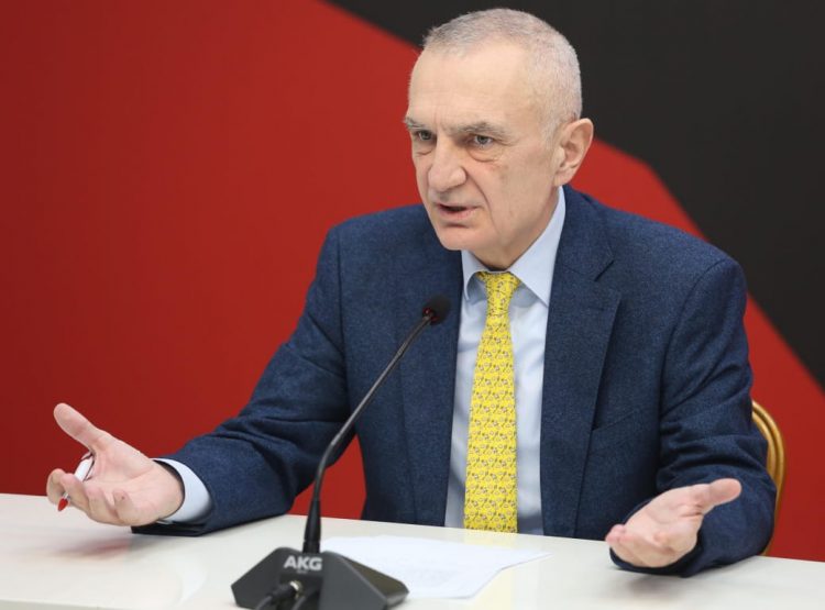 Dumani tha se Meta është nën hetim nga SPAK, ish-Presidenti: Prokurorët janë angazhuar të merren me mua