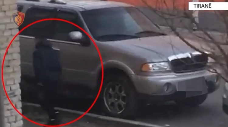 E mbante të fshehur te sahati i ujit/Shiste drogë pranë një fushe ku luanin nxënësit e shkollës, arrestohet 27-vjeçari në Tiranë