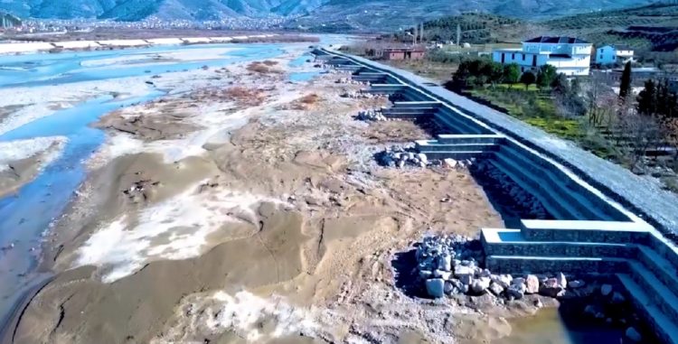 Prita lumore dhe shëtitore përgjatë lumit Shkumbin në Elbasan 
