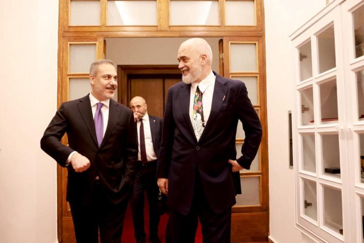 “Mik i çmuar!”-Rama ndan fotot nga takimi me ministrin turk: Një prej mendjeve më të mprehta që kam pasur privilegjin të njoh