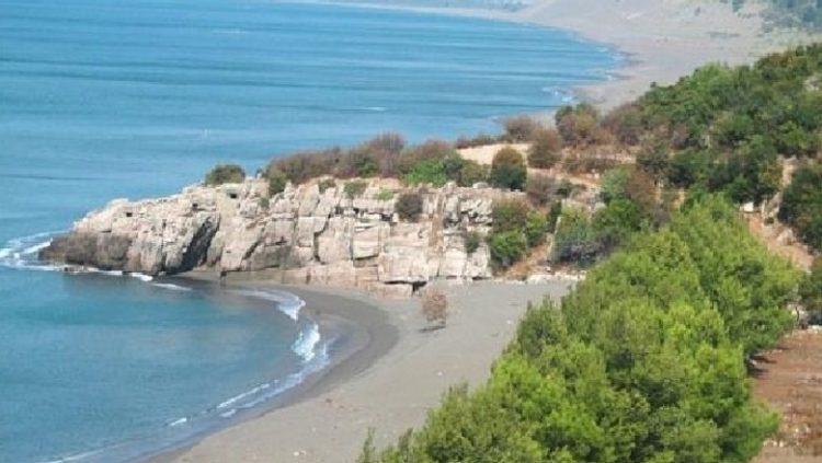 Tjetërsimi i pronave në “Ranën e Hedhun”, pezullohen 11 zyrtarë të Kadastrës së Lezhës