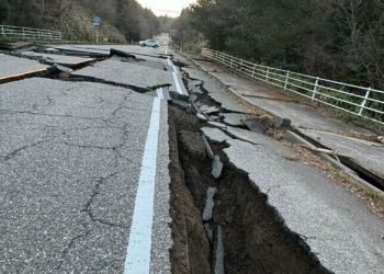 Nga rrugët e çara tek alarmi për cunami, ç’po ndodh në Japoni