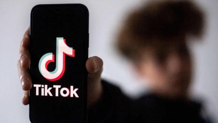 Durrës, i hapën profil denigrues në TikTok, nëna e 3 fëmijëve i jep fund jetës me fostoksinë