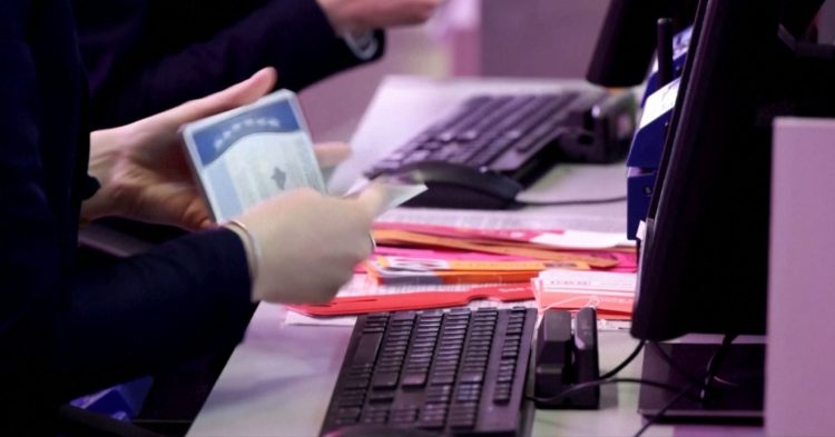 Kosovë/ Liberalizimi i vizave s’vlen për mbajtësit e pasaportave serbe