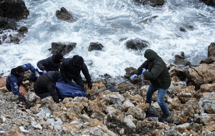Tragjedi në brigjet greke, mbytet gomonia me 36 emigrantë në Levos (Foto) 