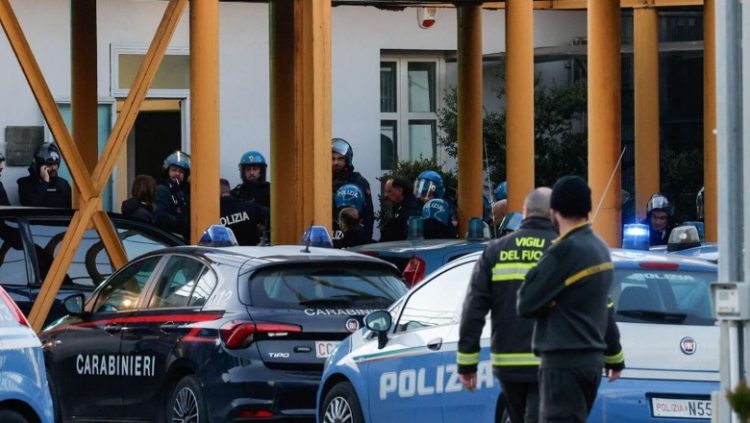 Itali/ 22 vjeçari vetëvritet në qendrën e riatdhesimit në Romë, emigrantët përplasen me policinë