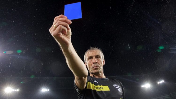 Ndryshime në rregullat e futbollit/ Prezantohet kartoni blu, UEFA e detyruar ta pranojë
