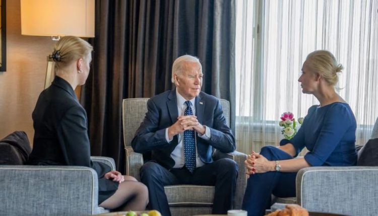 Biden takohet me gruan dhe vajzën e Navalnyt