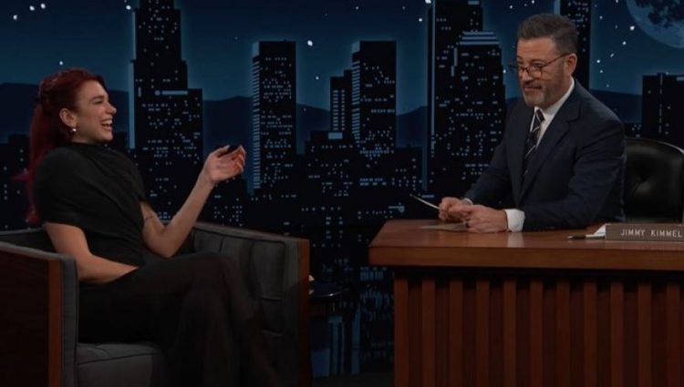 ‘Hyp se të vrava, zdryp se të vrava’, moderatori amerikan mëson nga Dua Lipa shprehje të famshme shqiptare