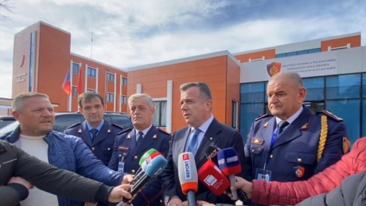 Ra në pranga krahu i djathtë i mikut të Ervis Martinajt, Balla: Koha e rrjedhjes së informacionit ka përfunduar !