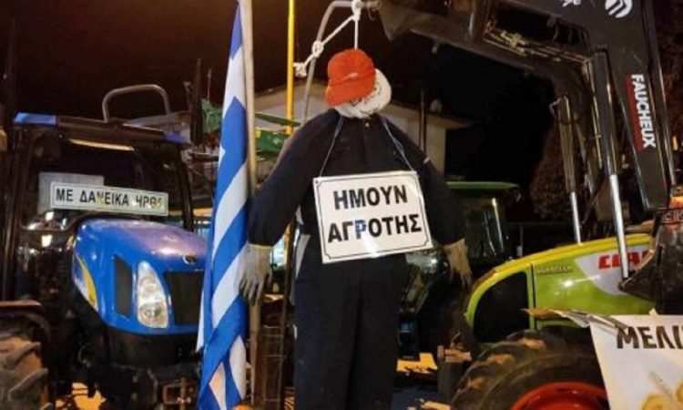 Protesta e fermerëve bllokon punën në Kakavijë, Policia Kufitare greke: Do të kalojnë vetëm mjetet e vogla