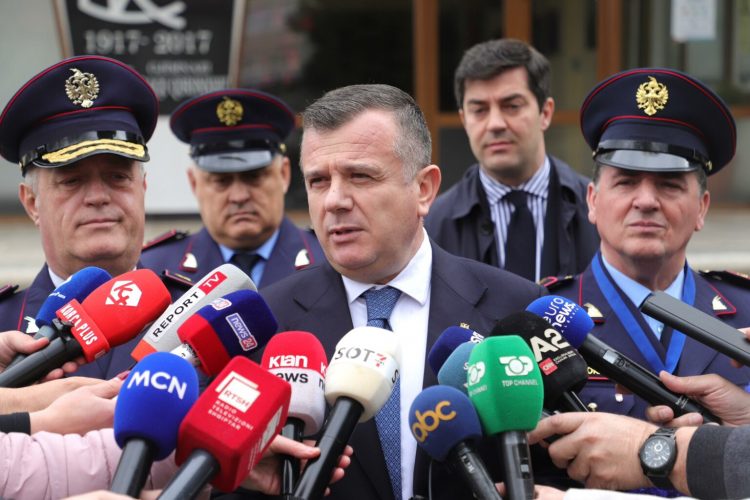 19-vjeçarja vrau babin në Durrës/ Balla: Policia protokoll të ri, gratë të denoncojnë për dhunën në familje