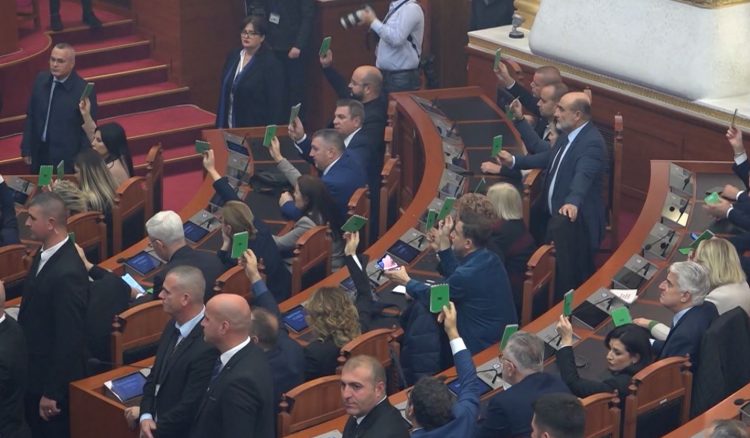 PD pa 23 deputetë në seancën plenare të së Enjtes