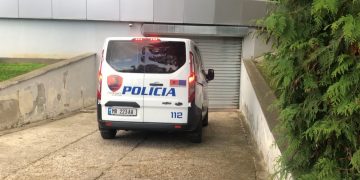 Publikonte foto e video me shprehje denigruese në profile false, pranga 22-vjeçarit: Kërkonte deri në 1 mijë Euro që…