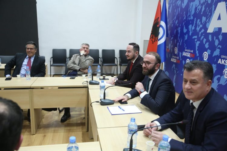 Përfundon mbledhja e përbashkët në selinë qendrore të PD-së 