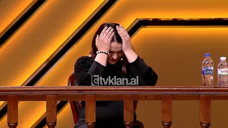 “Lindi djalin dhe e braktisi”, Erjona zë kokën me duar nga akuzat e vjehrrit 