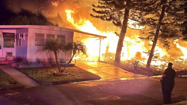 Video/Avioni rrëzohet mbi një shtëpi në Florida, raportohet për viktima 