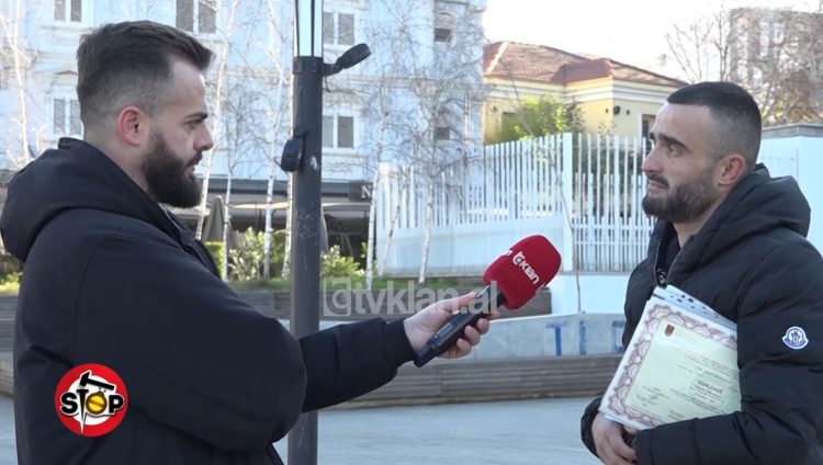 “As” në diplomim! I riu punon postier, institucionet i mbyllin dyert 