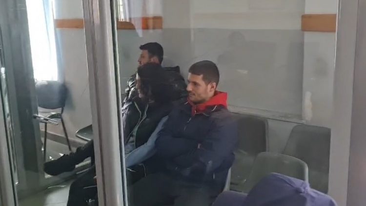 Vranë babain dhe e groposën pak metra larg shtëpisë, gjykata lë në burg 3 fëmijët e Pëllumb Metës 