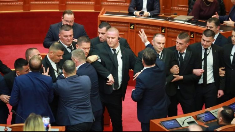 Bllokuan punimet në Kuvend, PS kërkon përjashtimin e Bardhit, Nokës dhe dy deputetëve të tjerë