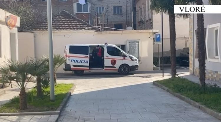 Emri/Në kërkim për pjesëmarrje në një organizatë kriminale, arrestohet në Vlorë 27-vjeçari