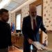 Video/Takimi i Ramës me Zelenskyn, ja dhurata e veçantë që i dha presidentit ukrainas