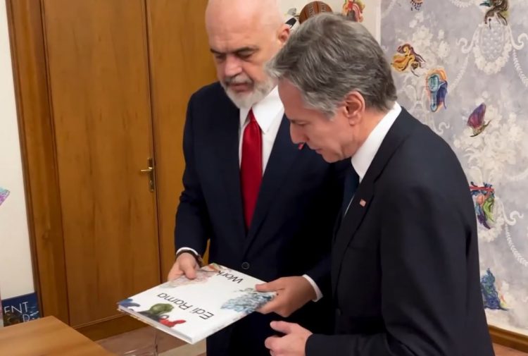 Rama publikon videon, prapaskenat e vizitës së Blinken në Tiranë
