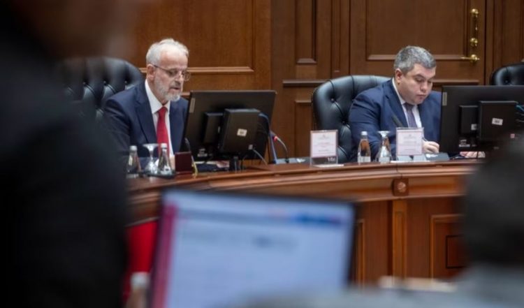 Përçarjet në Aleancën për Shqiptarët, Parlamenti i Maqedonisë së Veriut do të shkarkojë dy ministra 