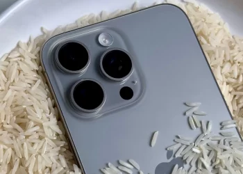 Apple paralajmëron klientët: Mos i fusni iPhone-t e lagur në oriz 