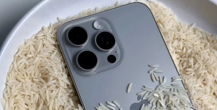 Apple paralajmëron klientët: Mos i fusni iPhone-t e lagur në oriz 