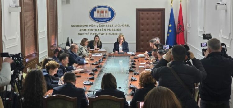 Marrëveshja PS-PD jep efektin e parë, demokratët kthehen në Komisionin e Ligjeve pas 5 muajsh protestë