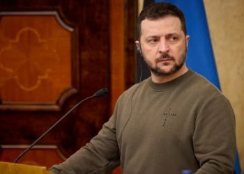 Lufta në Ukrainë/ Zelensky: Lojërat politike të aleatëve kufizojnë mbrojtjen tonë dhe shkaktojnë viktima
