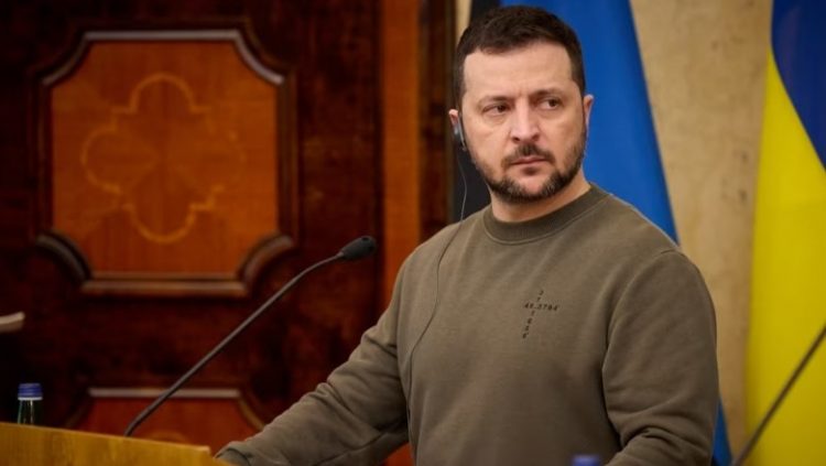 Lufta në Ukrainë/ Zelensky: Lojërat politike të aleatëve kufizojnë mbrojtjen tonë dhe shkaktojnë viktima